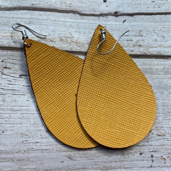 Handcrafted Genuine Leather Earrings - Picture 7 of 8